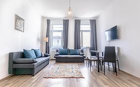 Explore Vienna 2Br And 1Lr Retreat Near Westbahnhof